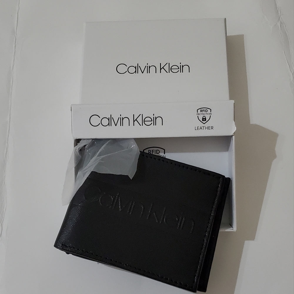 🤩New in box authentic Calvin Klein genuine leather Mens black wallet